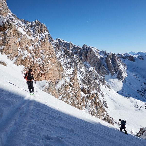 Mittagsscharte von s&uuml;den - Naturpark Puez Geisler - Anspruchsvolle Skitouren mit Bergf&uuml;hrer - Catores
