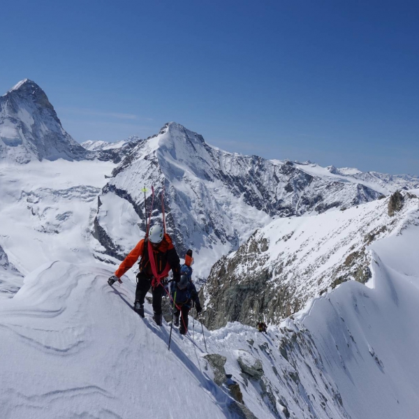 Grat zwischen Zinalrothorn und Blanc de Moming - Tour du Ciel - Walliser Skidurchquerung mit Bergf&uuml;hrer - Catores