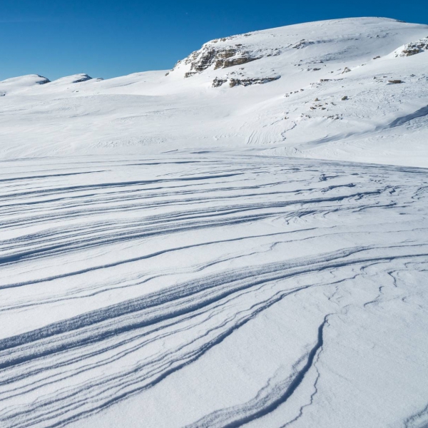 Winzeichen im Gel&auml;nde - Triebschnee erkennen - Skitourenkurs f&uuml;r Einsteiger in den Dolomiten - Catores