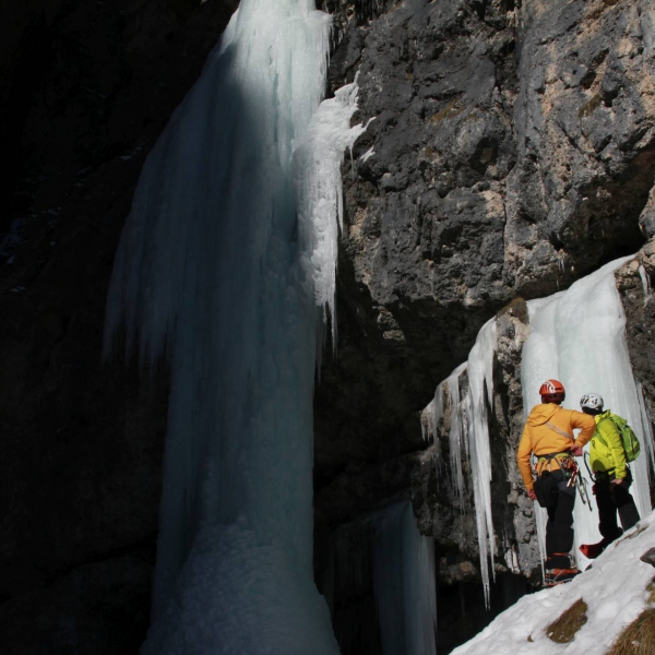 Einstieg des Eisfalls - I Droc - Eisklettern im Langental - Catores