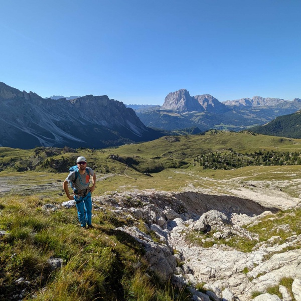 Avvicinamento alla via - Stevia e Sassolungo - Grande Fermeda Via Normale &ndash; Le Odle con Guida Alpina - Catores