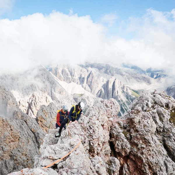Arrampicata verso la cima principale - Grande Fermeda Via Normale &ndash; Le Odle con Guida Alpina - Catores