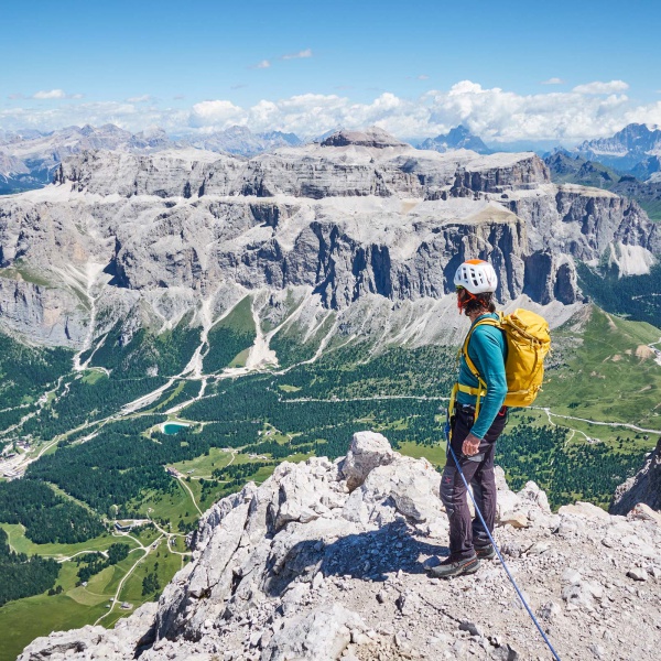 Ausblick vom h&ouml;chsten Gipfel Gr&ouml;dens (3.181 m) - Langkofel Normalweg mit einem einheimischen Bergf&uuml;hrer - Catores