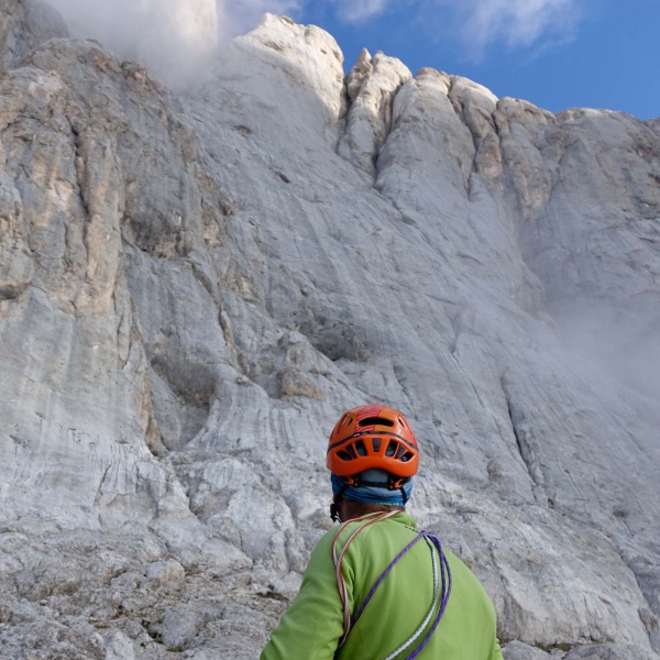 Don Quixote - Blick auf den Ausstiegspfeiler - Marmolada S&uuml;dwand mit Bergf&uuml;hrer - Catores