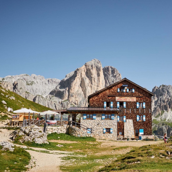 Rifugio Roda di Va&egrave;l - Across the Rosengarten - Catinaccio | Alpine Climbing Weekend - Catores