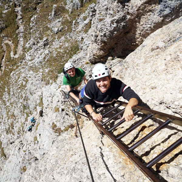 Die Leiter am Ende der Schwierigkeiten - Pisciadu-Tridentina Klettersteig mit Bergf&uuml;hrer - Catores