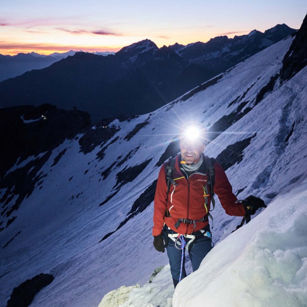 Prime luci del mattino sopra il Rifugio Payer - Via Normale all'Ortles con Guida Alpina - Catores